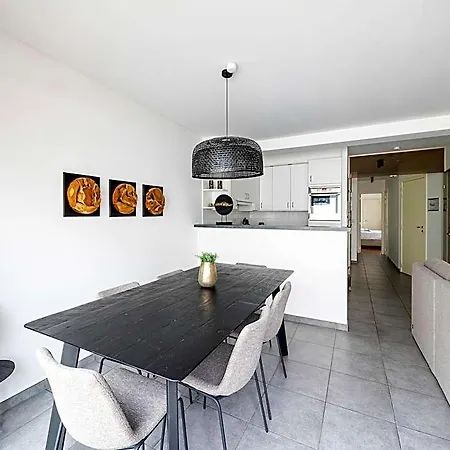 In With Balcony 4* Ostend